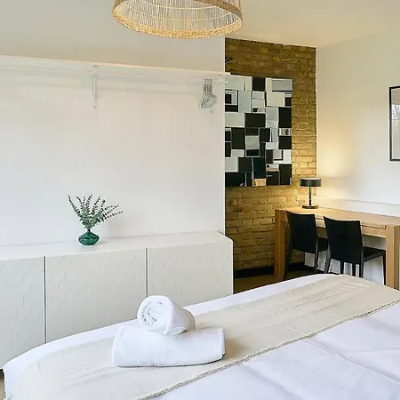 3-bedroom House, 2 Minutes From Parc Du Heron Guest house
